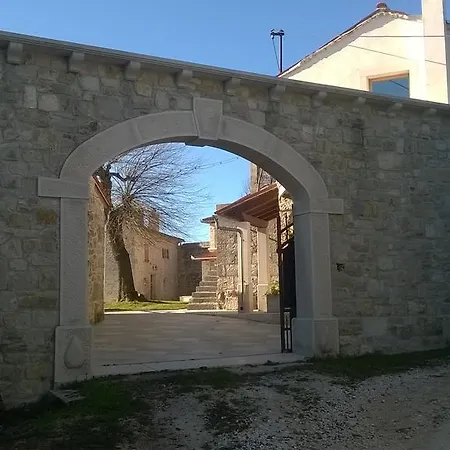 בית נופש Holiday Medigi Pićan